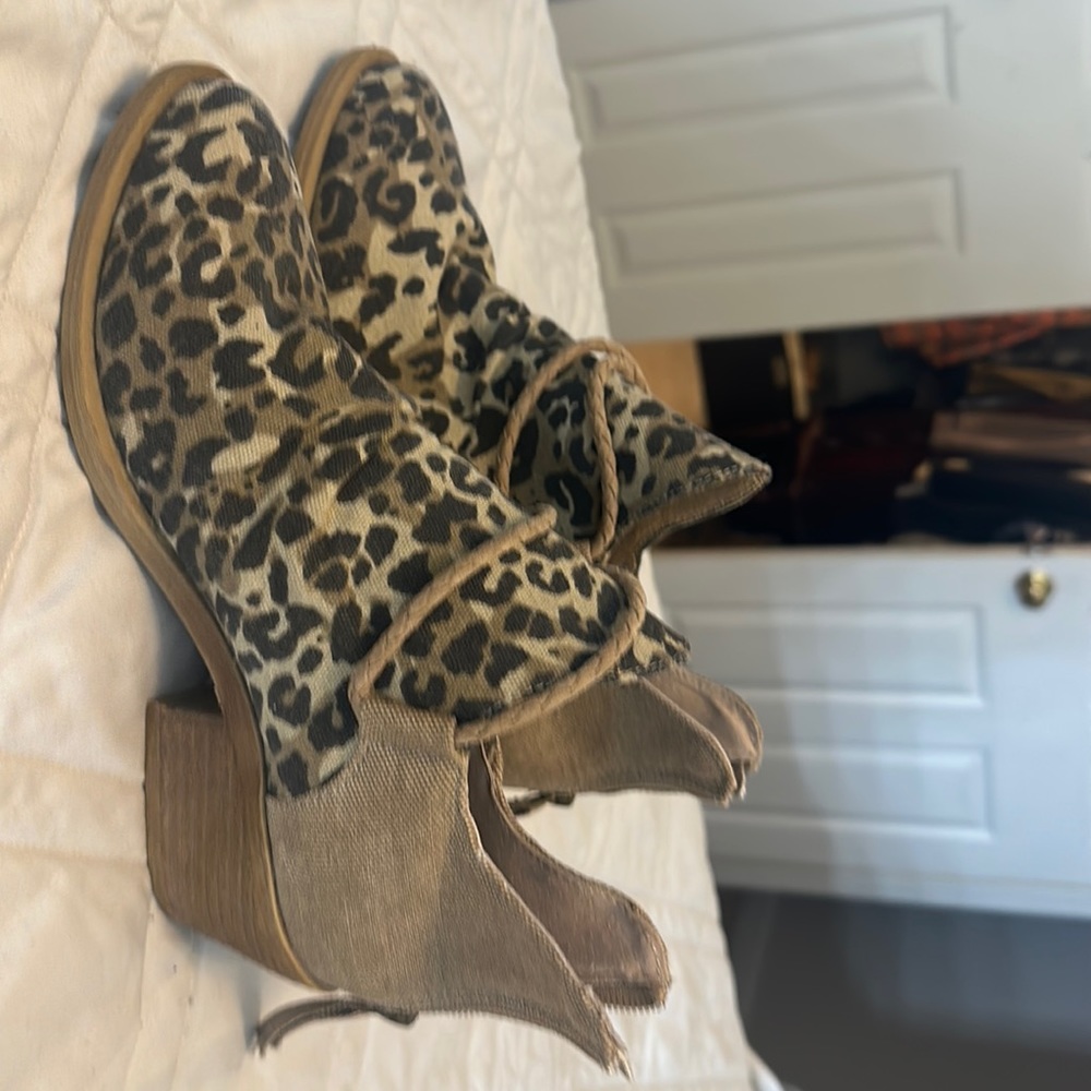 Cheetah Ankle boots 7.5